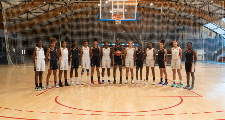 La promotion 2021-2022 du Pôle Espoir Féminin d'Eaubonne de la Ligue Ile de France de BasketBall